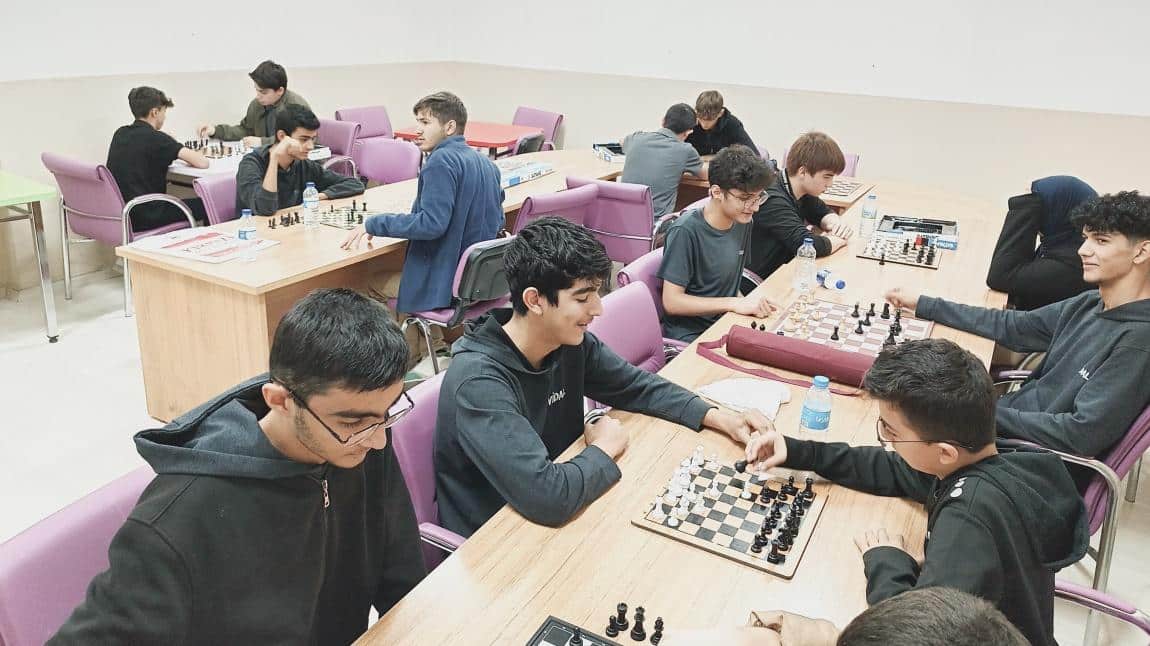 Okulumuz Satranç Kulübü, satranç turnuvası düzenledi.